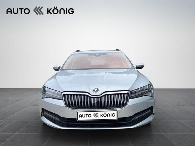 Gebraucht Skoda Superb Ambition 150 PS (110 kW) 2022 Brillantsilber metallic Kombi
