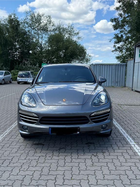 Grau Gebraucht 2012 Porsche Cayenne SUV | 24.900 € (Fairer Preis) - Bild 1/4