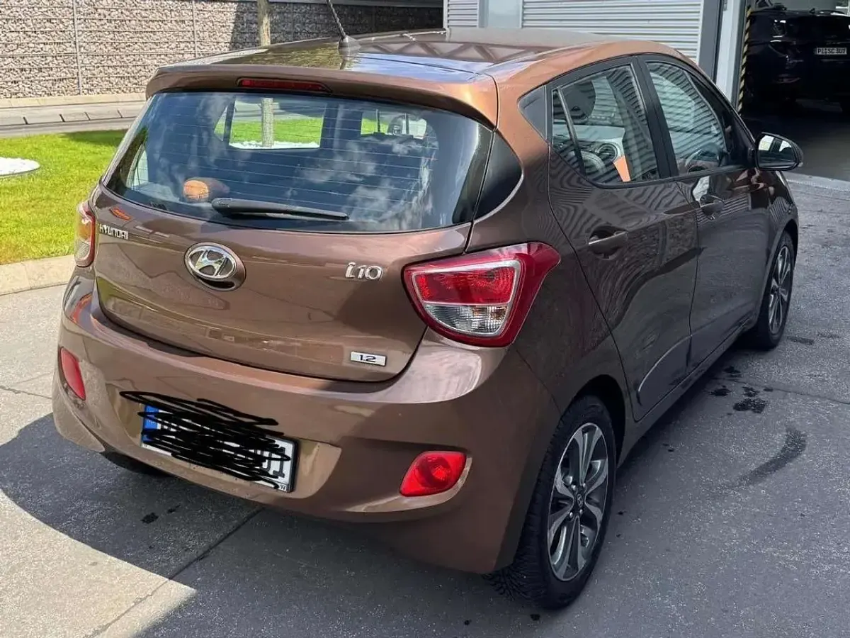 Gebraucht Hyundai i10 Edition 87 PS (63 kW) 2015 Braun Kleinwagen