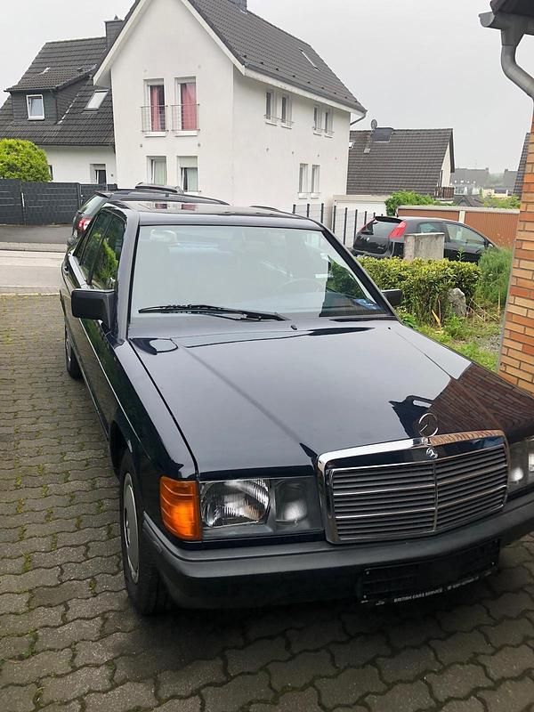 Gebraucht Mercedes 190 90 PS (66 kW) 1984 Blau Limousine