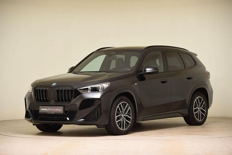 Saphirschwarz metallic Gebraucht 2024 BMW X1 M Sport SUV | 41.460 € (Fairer Preis) - Bild 1/4