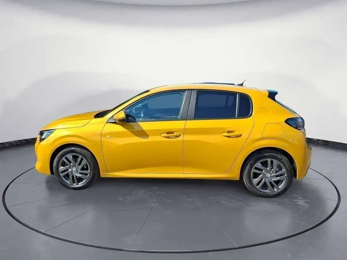 Gebraucht Peugeot 208 Active 101 PS (74 kW) 2022 Gelb Kleinwagen