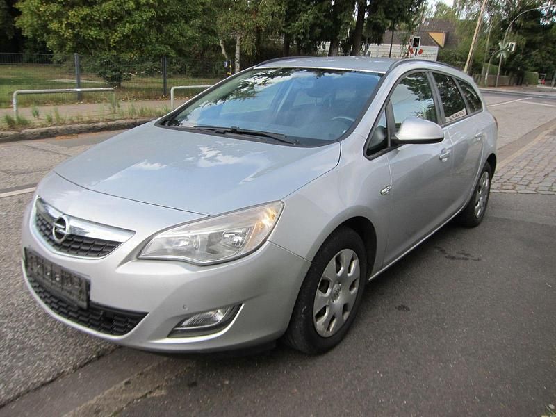 Gebraucht Opel Astra Edition 110 PS (80 kW) 2011 Silber Kombi