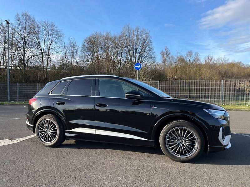 Gebraucht Audi Q4 e-tron S-Line 150 kW (204 PS) 2022 Schwarz SUV