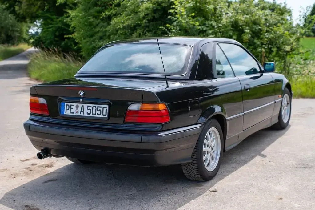 Gebraucht BMW 318 116 PS (85 kW) 1999 Schwarz Cabrio