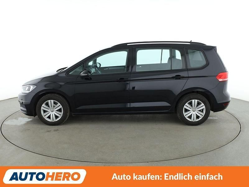Second-hand VW Touran Trendline 150 CP (110 kW) 2017 Negru Monovolum