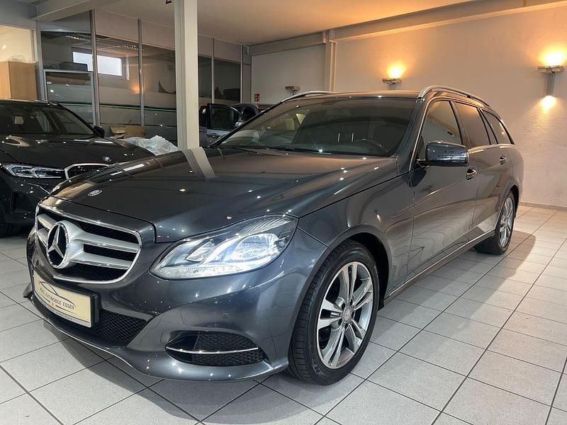Grau Gebraucht 2015 Mercedes E200 Avantgarde Limousine | 14.999 € (Guter Preis) - Bild 1/4
