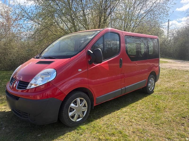 Gebraucht Renault Trafic 90 PS (66 kW) 2010 Rot Van / Kleinbus
