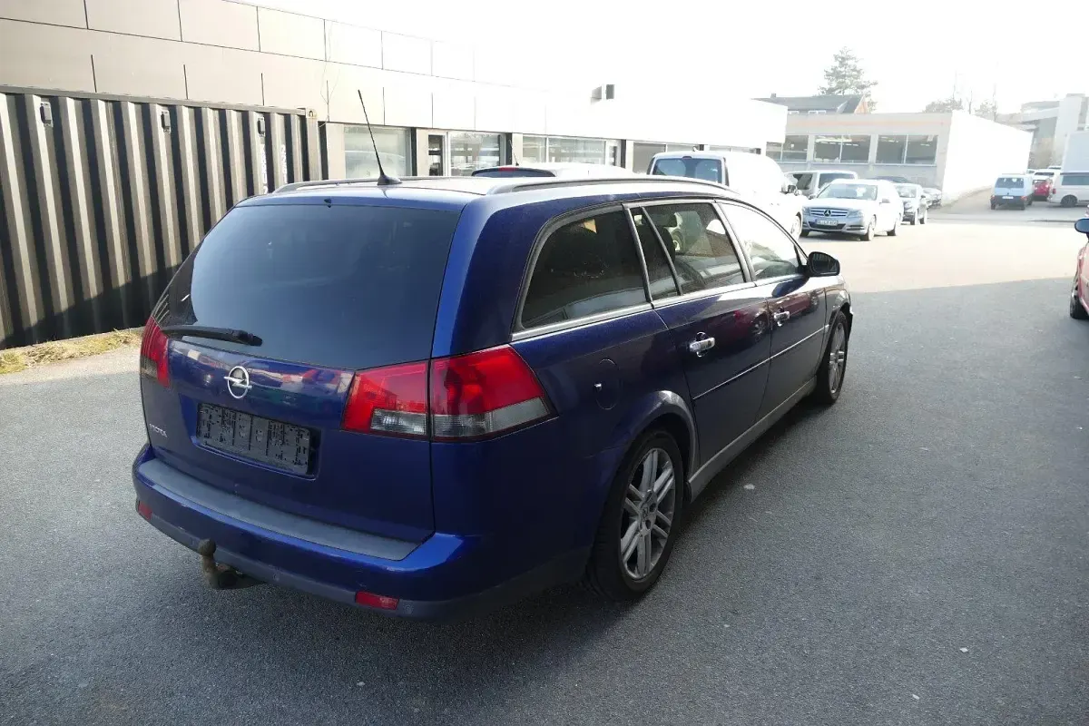 Gebraucht Opel Vectra 150 PS (110 kW) 2008 Blau Kombi