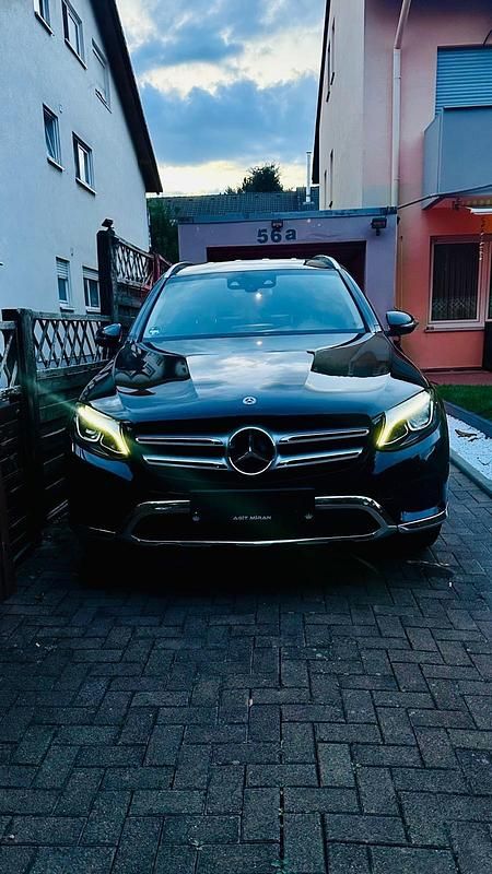 Schwarz Gebraucht 2017 Mercedes GLC350 SUV | 21.999 € (Guter Preis) - Bild 1/4