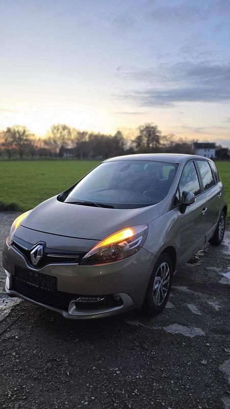 Braun Gebraucht 2013 Renault Scénic III Van / Kleinbus | 5.300 € (Guter Preis) - Bild 1/4