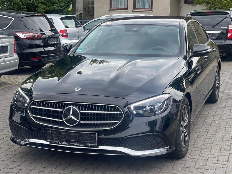 Schwarz Gebraucht 2023 Mercedes E200 Avantgarde Limousine | 27.500 € (Fairer Preis) - Bild 1/4