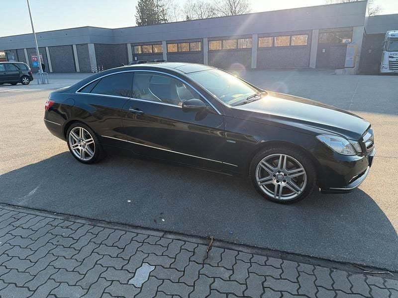 Gebraucht Mercedes E350 231 PS (169 kW) 2009 Schwarz Coupé