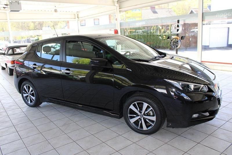 Gebraucht Nissan Leaf Acenta 110 kW (150 PS) 2022 Schwarz Kleinwagen