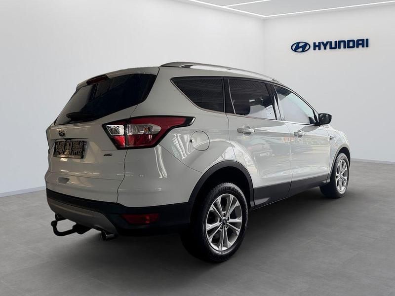 Gebraucht Ford Kuga Ambiente 150 PS (110 kW) 2019 Weiß SUV