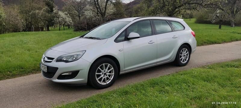 Silber Gebraucht 2015 Opel Astra Eco Kombi | 5.900 € (Fairer Preis) - Bild 1/4