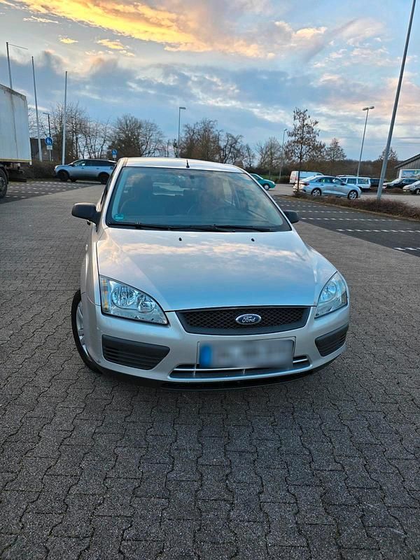 Gebraucht Ford Focus 100 PS (73 kW) 2006 Silber Limousine