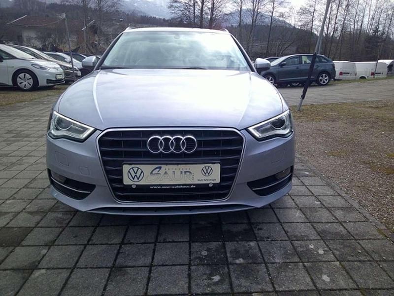 Gebraucht Audi A3 Ambiente 150 PS (110 kW) 2015 Florettsilber metallic Limousine