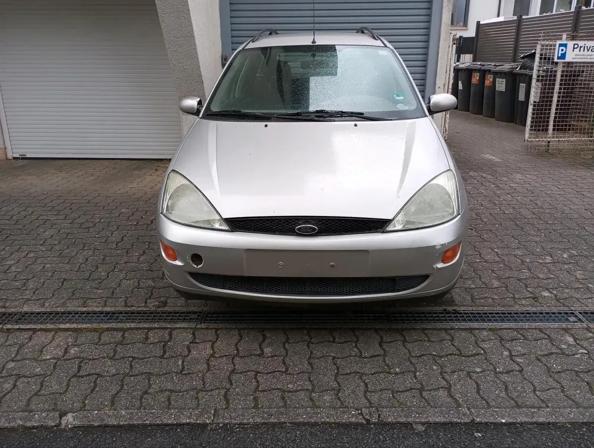 Używany Ford Focus 100 KM (73 kW) 2002 Srebrny Kombi