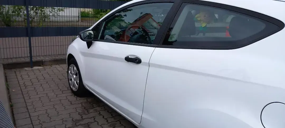 Gebraucht Ford Fiesta 75 PS (55 kW) 2015 Weiß Kleinwagen