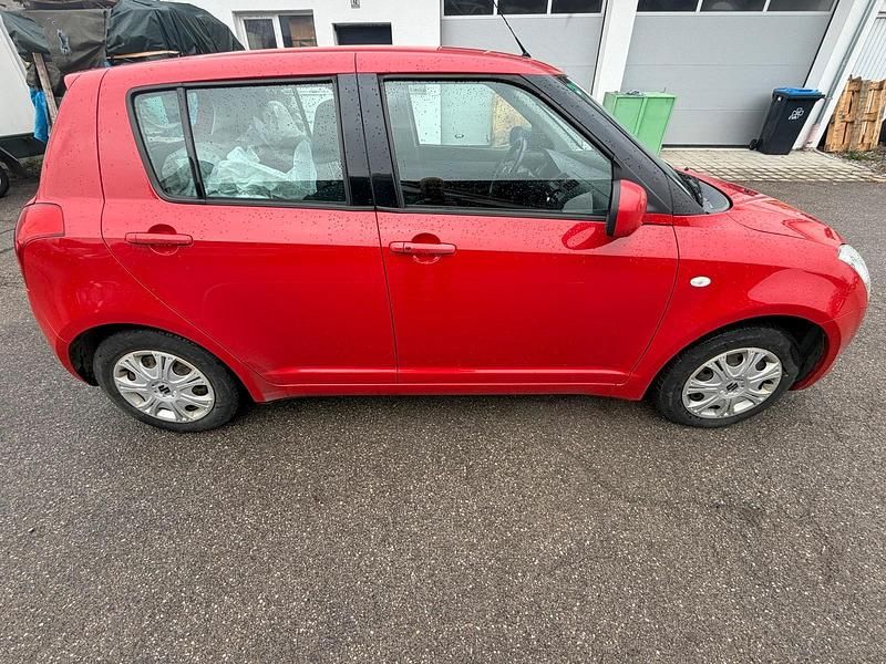 Gebraucht Suzuki Swift 90 PS (66 kW) 2008 Rot Kleinwagen