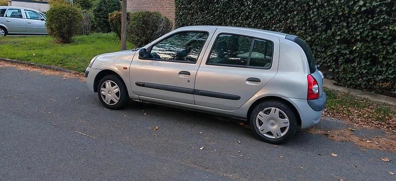 Gebraucht Renault Clio II 58 PS (42 kW) 2001 Silber Kleinwagen