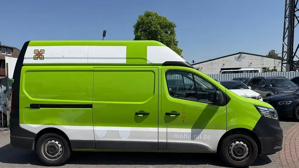 Gebraucht Renault Trafic Komfort 150 PS (110 kW) 2022 Grün Van / Kleinbus