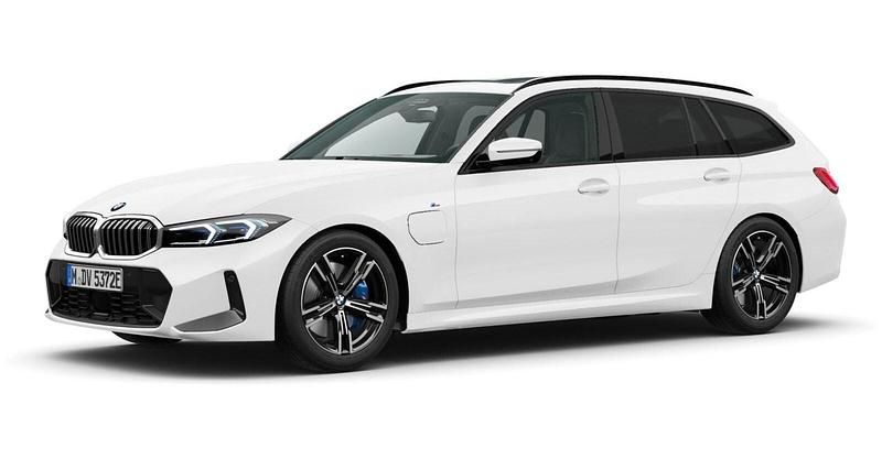 Weiß Gebraucht 2025 BMW 330e Comfort Edition Kombi | 47.748 € (Guter Preis) - Bild 1/4