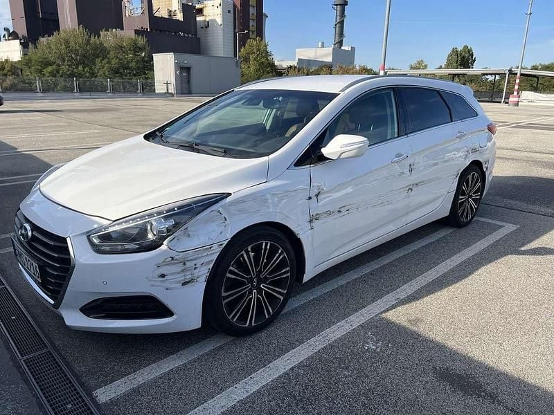 Weiß Gebraucht 2018 Hyundai i40 Style Kombi | 9.900 € (Superpreis) - Bild 1/4