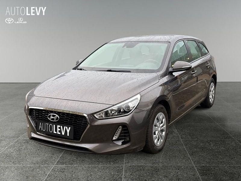 Gebraucht Hyundai i30 Select 101 PS (74 kW) 2018 Grau Kombi
