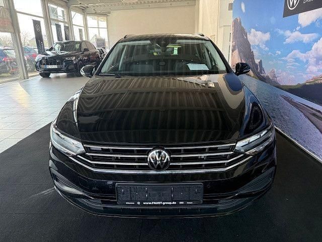Gebraucht VW Passat Basis 150 PS (110 kW) 2022 Schwarz perleffekt Kombi