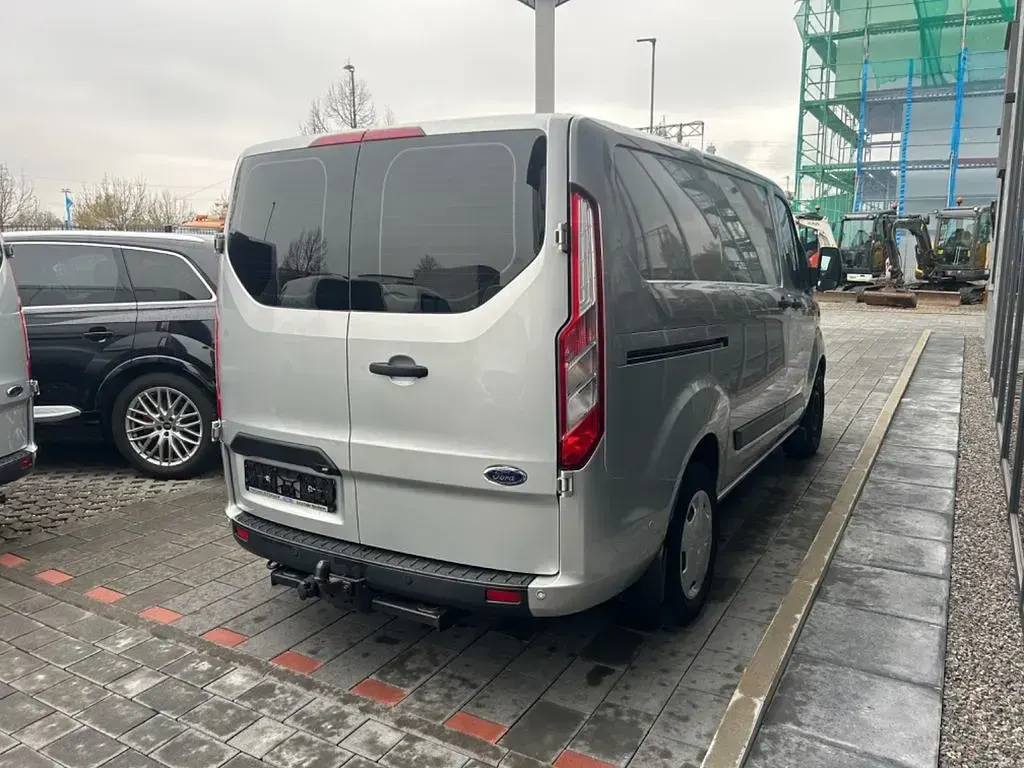 Gebraucht Ford Transit Custom Trend 131 PS (96 kW) 2020 Silber Van / Kleinbus