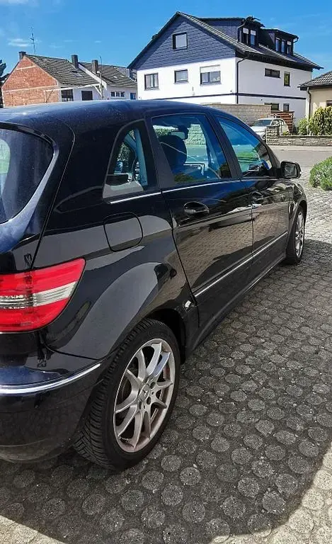 Gebraucht Mercedes B160 95 PS (69 kW) 2010 Schwarz Kleinwagen