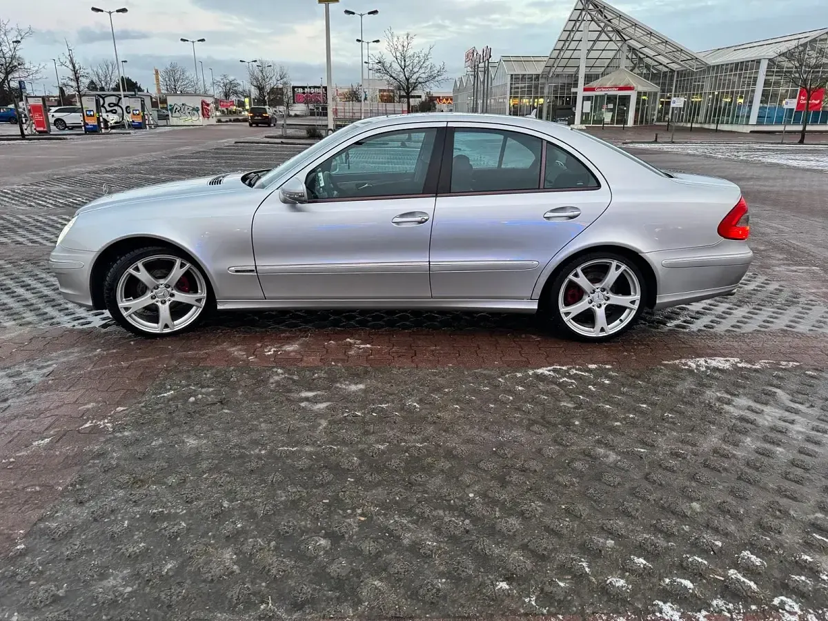 Gebraucht Mercedes E280 190 PS (139 kW) 2007 Andere farben Limousine