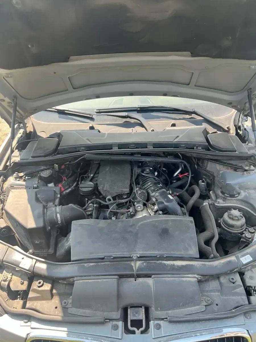 Gebraucht BMW 320 184 PS (135 kW) 2010 Grau Kombi