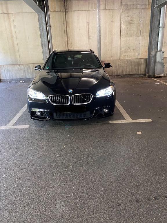 Schwarz Gebraucht 2016 BMW 530 Performance Kombi | 15.999 € (Fairer Preis) - Bild 1/4