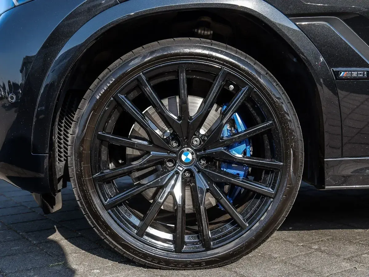 Gebraucht BMW X6 M Sport 530 PS (389 kW) 2025 Schwarz SUV