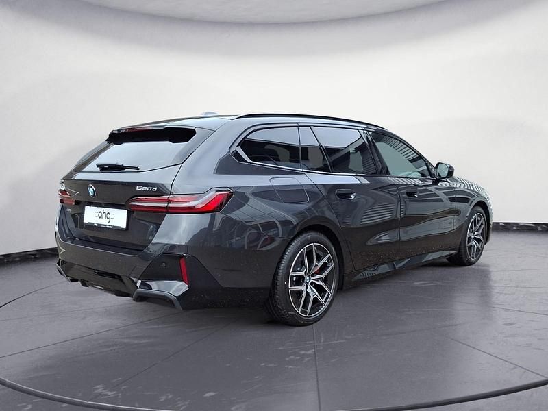 Neu BMW 520 197 PS (144 kW) 2026 Grau Kombi
