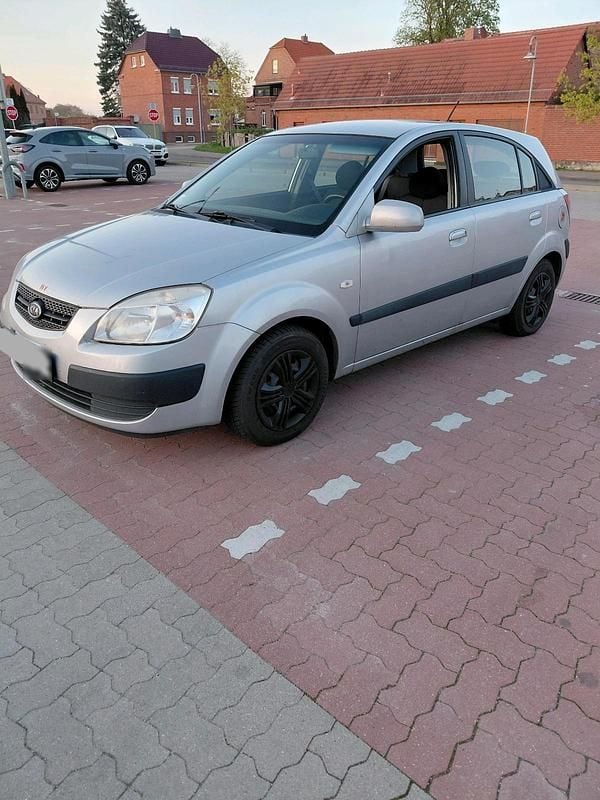 Usata Kia Rio 97 CV (71 kW) 2006 Utilitaria