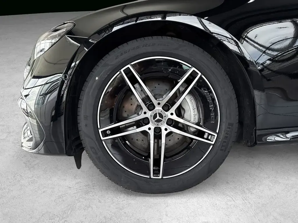Gebraucht Mercedes E200 AMG 163 PS (119 kW) 2025 Schwarz Limousine