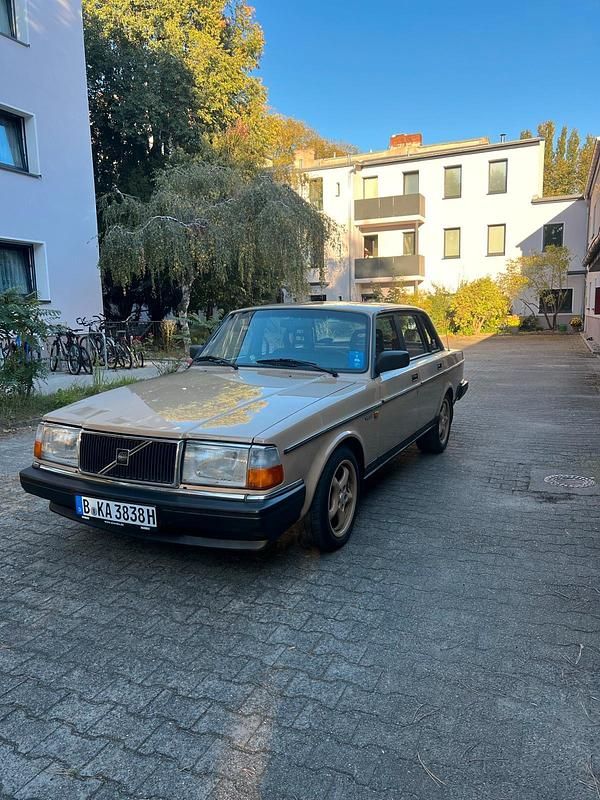 Gebraucht Volvo 240 120 PS (88 kW) 1985 Beige Limousine