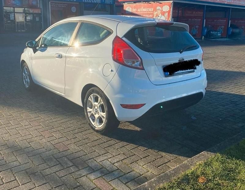Gebraucht Ford Fiesta 2011 Weiß Kleinwagen