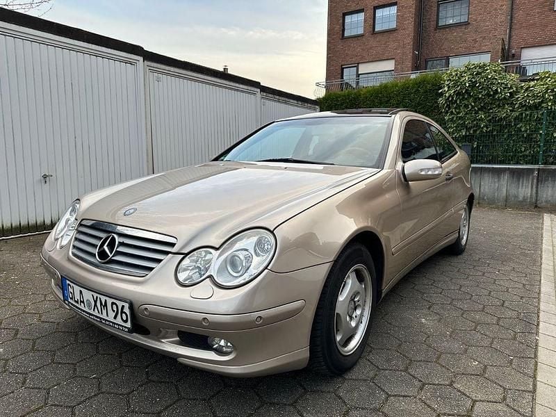 Gelb Gebraucht 2002 Mercedes CL200 Coupé | 2.300 € - Bild 1/4