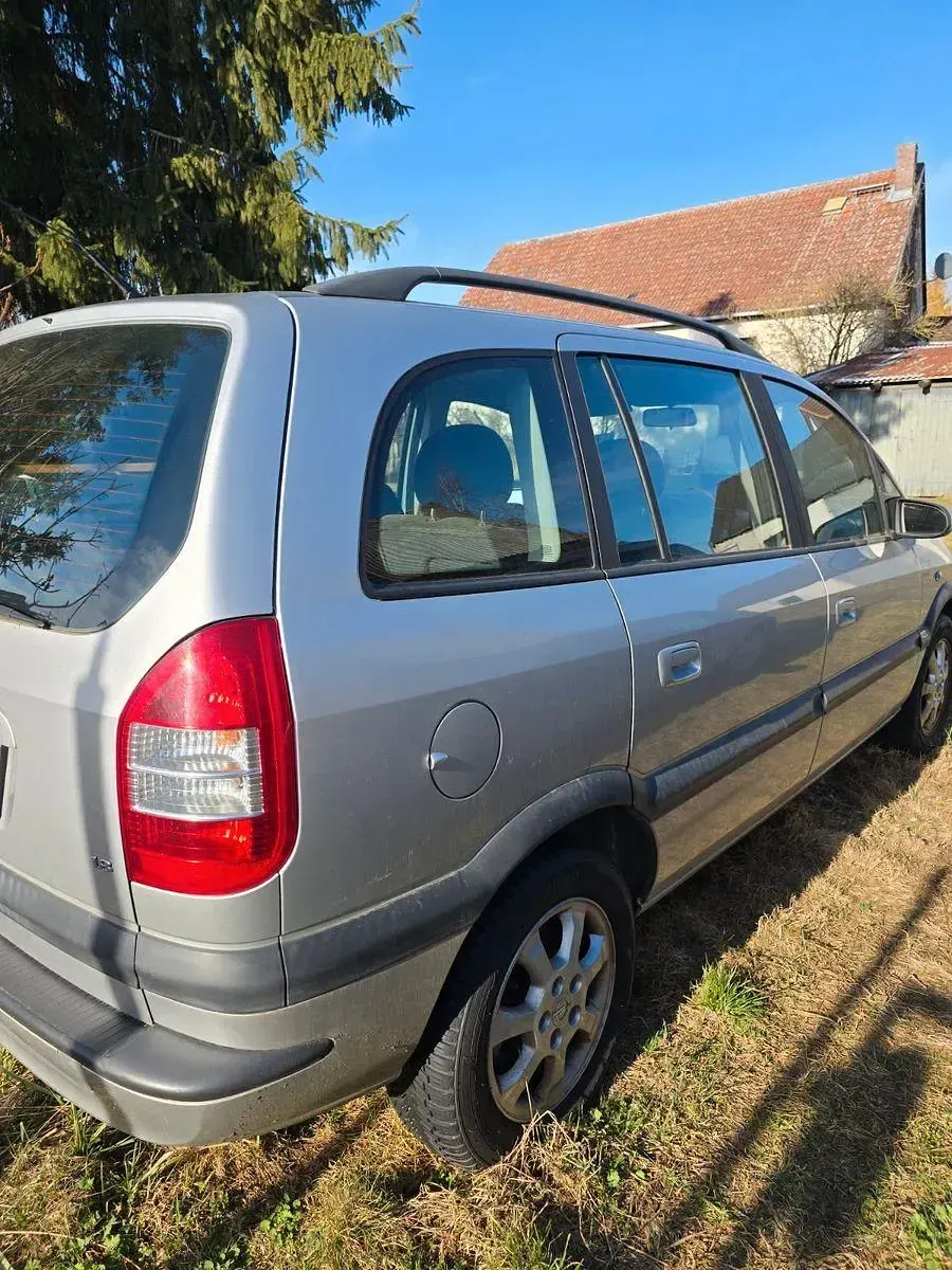 Gebraucht Opel Zafira Edition 125 PS (91 kW) 2003 Silber Van / Kleinbus