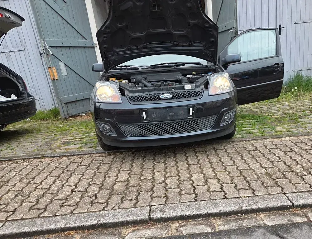 Gebraucht Ford Fiesta Ghia 101 PS (74 kW) 2006 Schwarz Kleinwagen