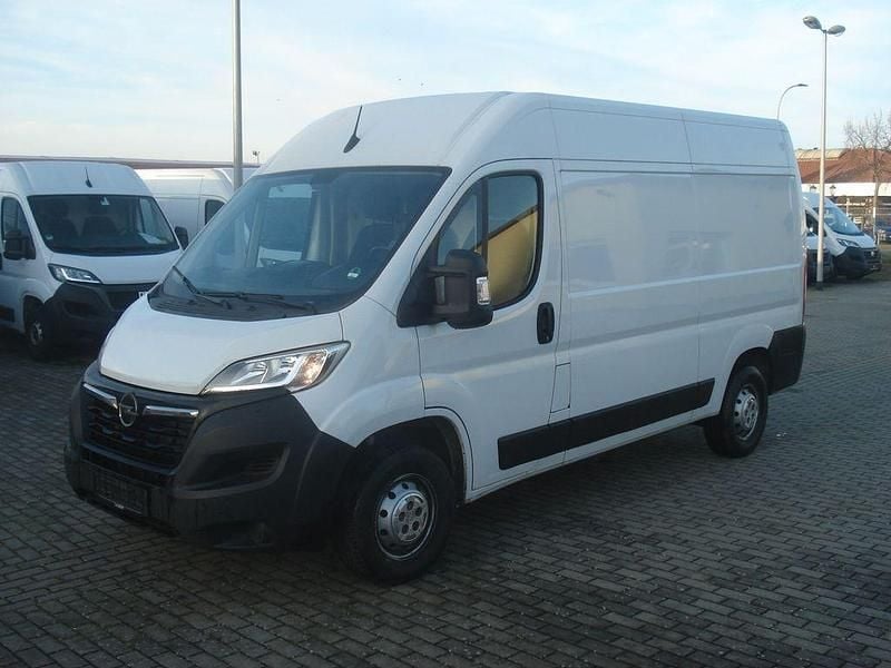 Weiß Gebraucht 2023 Opel Movano Edition Van / Kleinbus | 20.706 € (Fairer Preis) - Bild 1/4