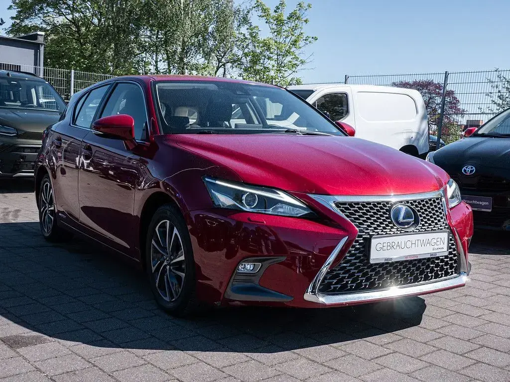 Second-hand Lexus CT200h Executive Line 99 CP (72 kW) 2019 Roșu Berlinǎ