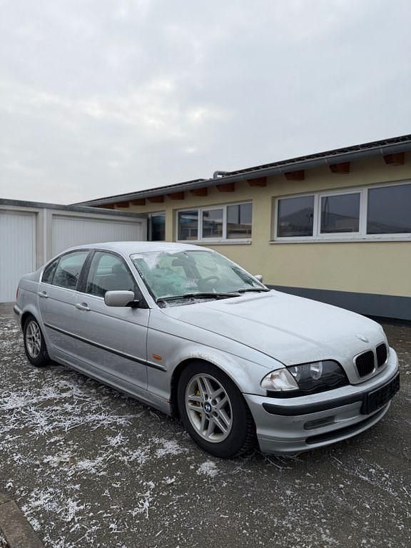 Silber Gebraucht 1999 BMW 320 Limousine | 3.499 € (Fairer Preis) - Bild 1/4