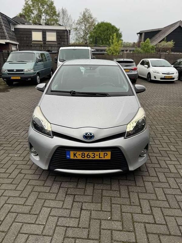 Grau Gebraucht 2012 Toyota Yaris Van / Kleinbus | 12.500 € (Fairer Preis) - Bild 1/4