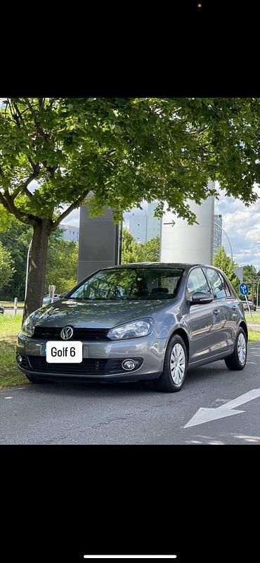 Grau Gebraucht 2010 VW Golf VI Kleinwagen | 5.800 € (Teuer) - Bild 1/4